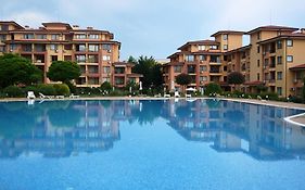 Bright Studio With Parking & Pool