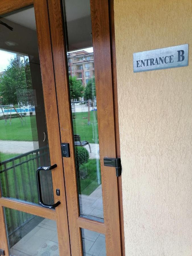 Bright Studio With Parking & Pool Свети Влас Екстериор снимка
